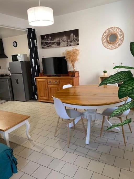 La Vallee Claire Le Blanc Extérieur photo